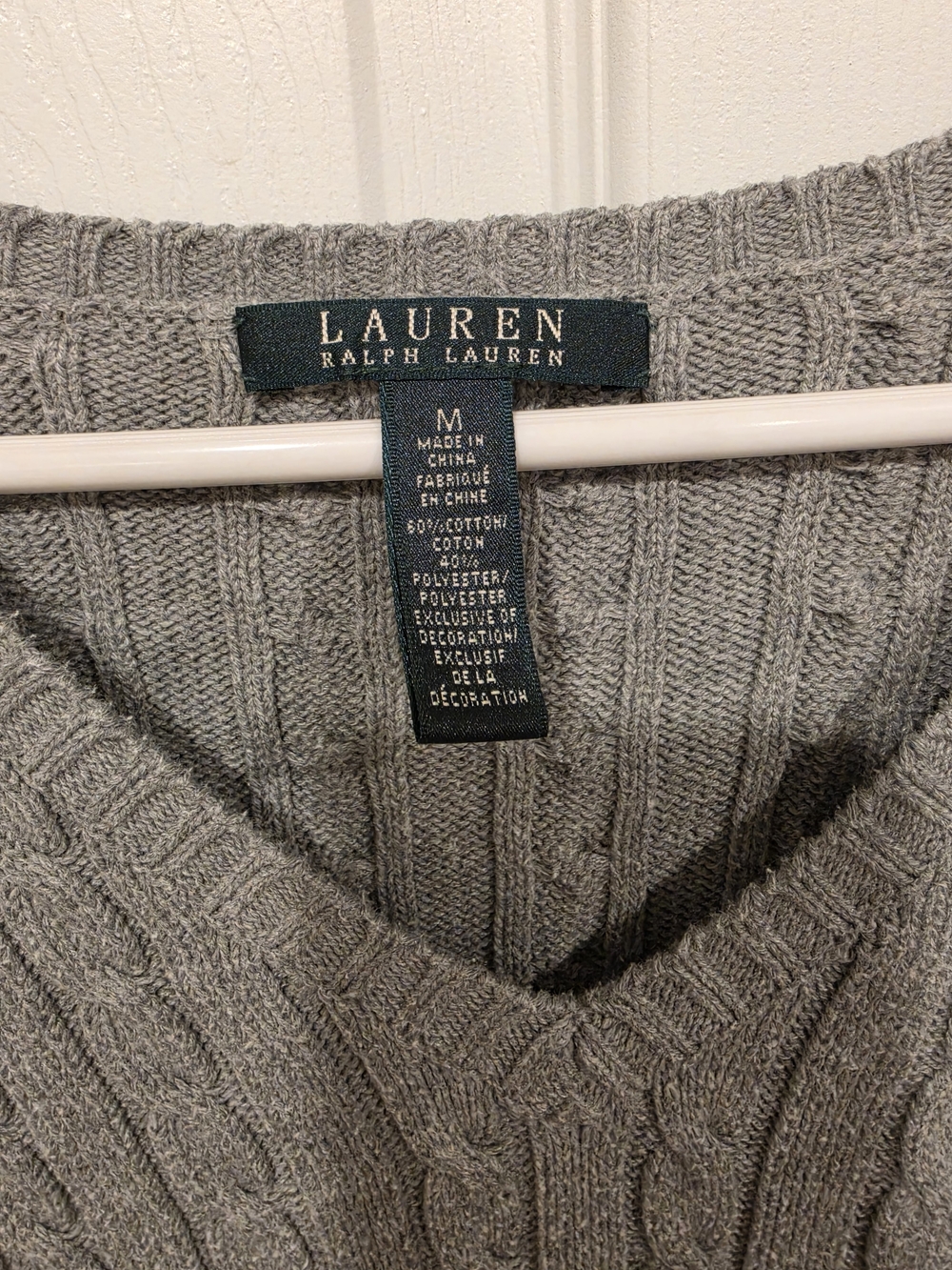 Ralph Lauren Women's Gray Cable-Knit V-Neck Sweater Size-M - Picture 4 of 5